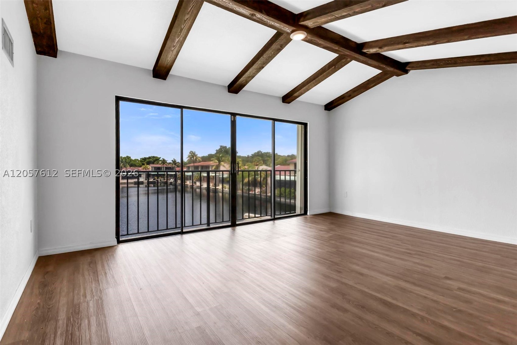 MIAMI LAKES - LAKE SANDRA - Residential