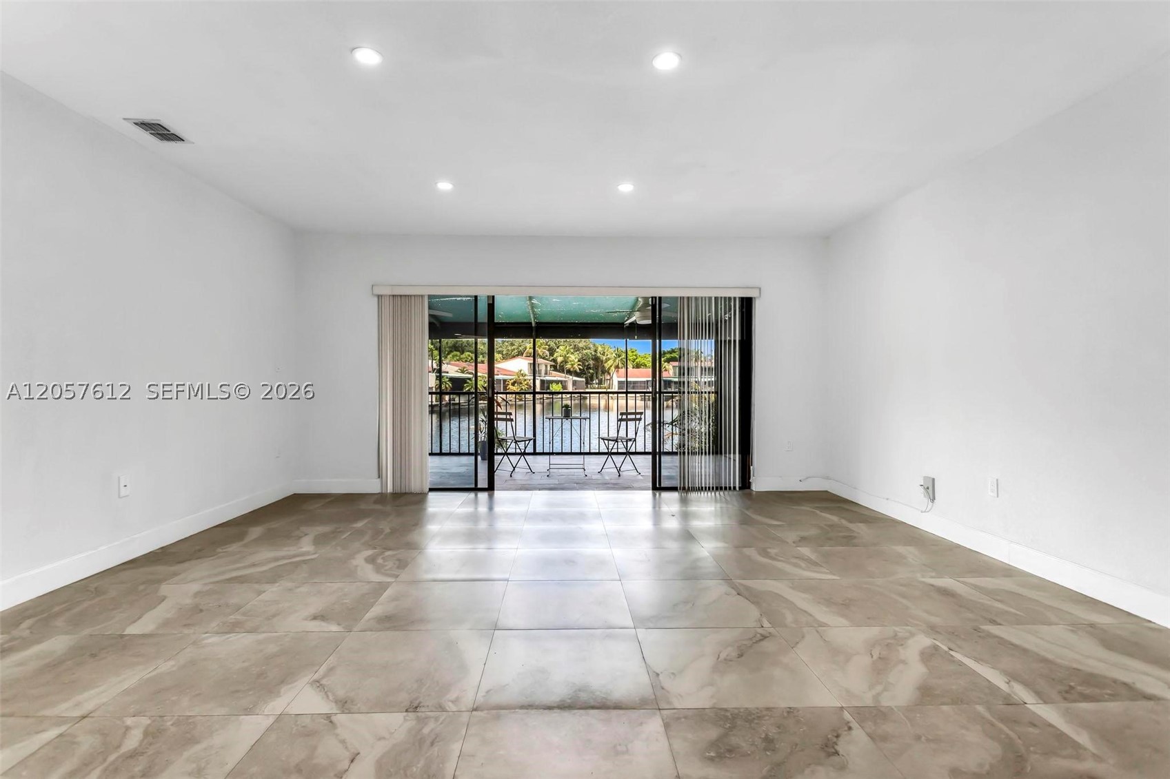 MIAMI LAKES - LAKE SANDRA - Residential