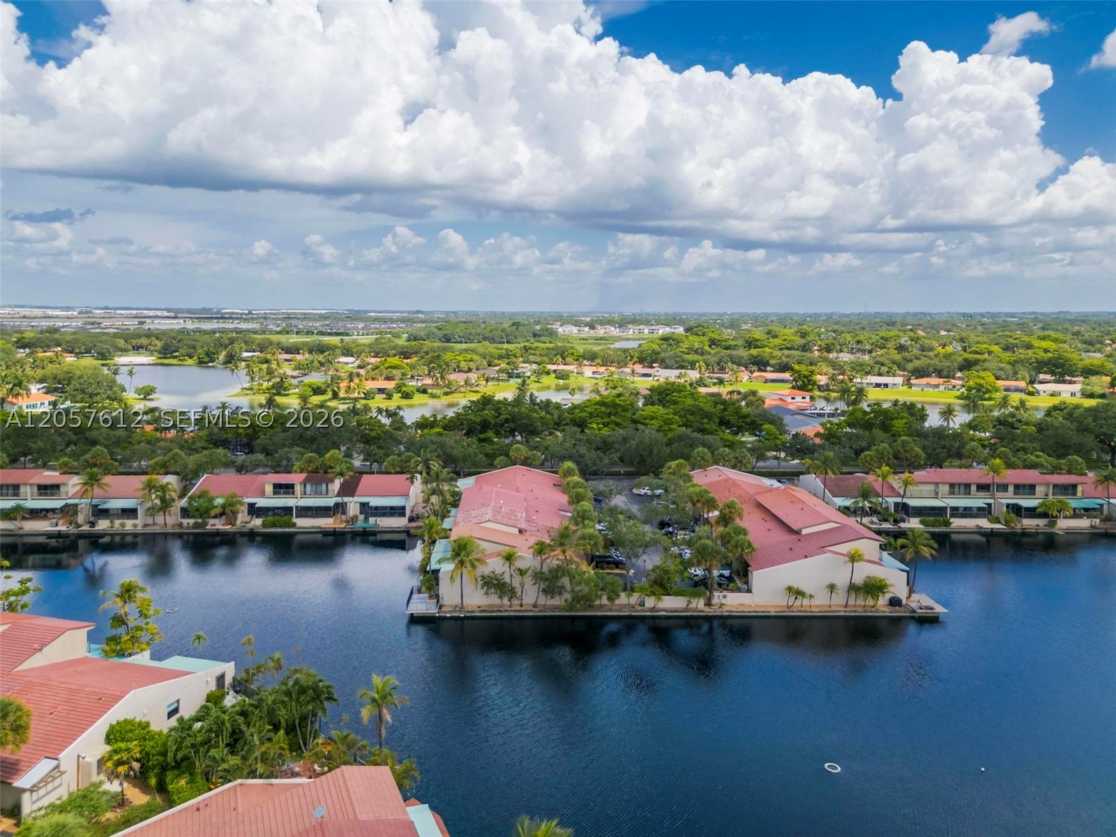 MIAMI LAKES - LAKE SANDRA - Residential