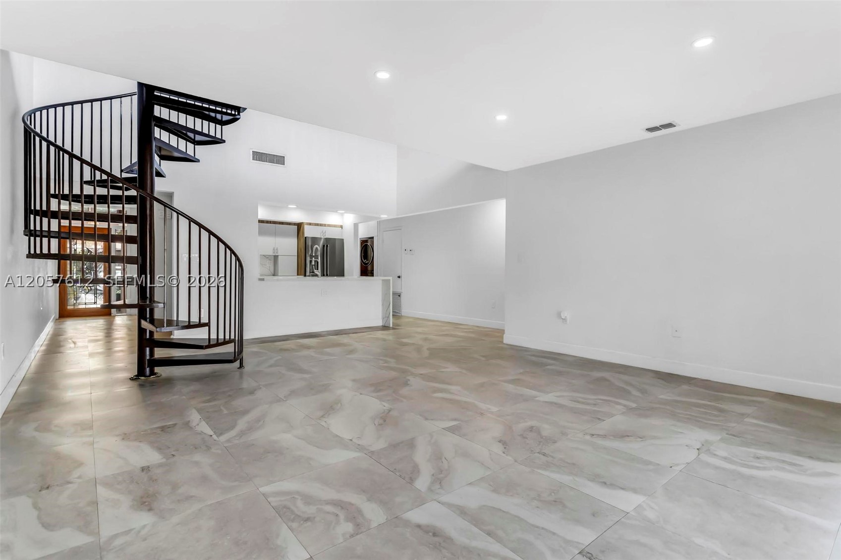 MIAMI LAKES - LAKE SANDRA - Residential