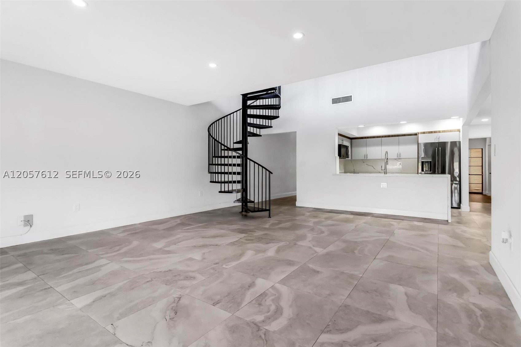 MIAMI LAKES - LAKE SANDRA - Residential