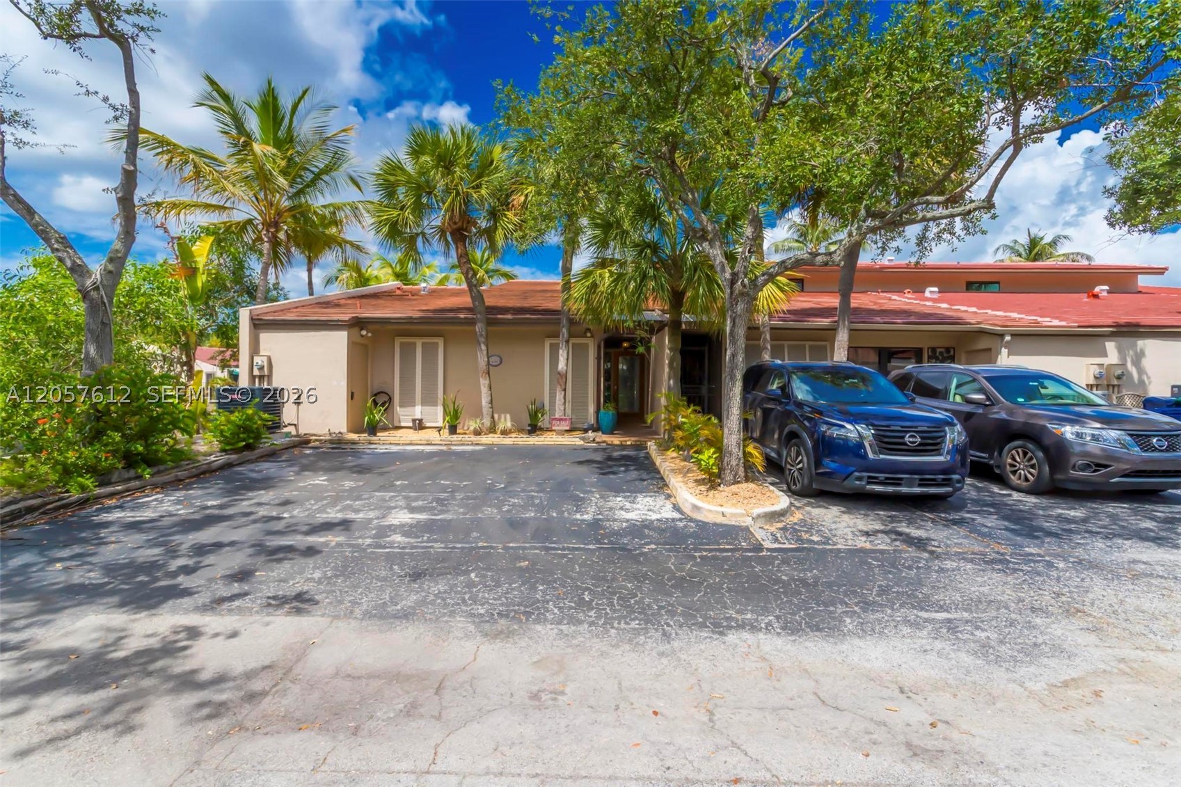 MIAMI LAKES - LAKE SANDRA - Residential