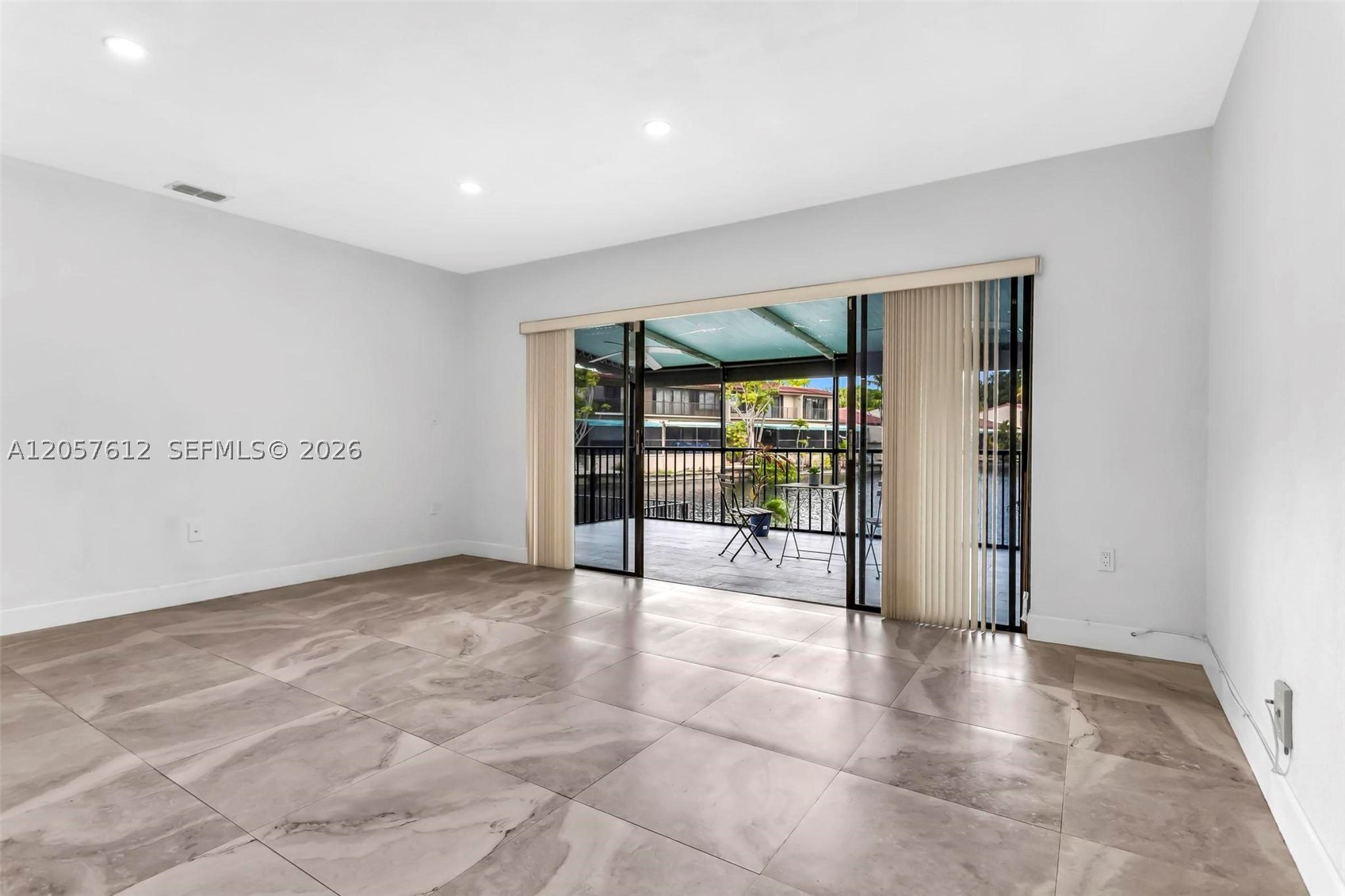 MIAMI LAKES - LAKE SANDRA - Residential