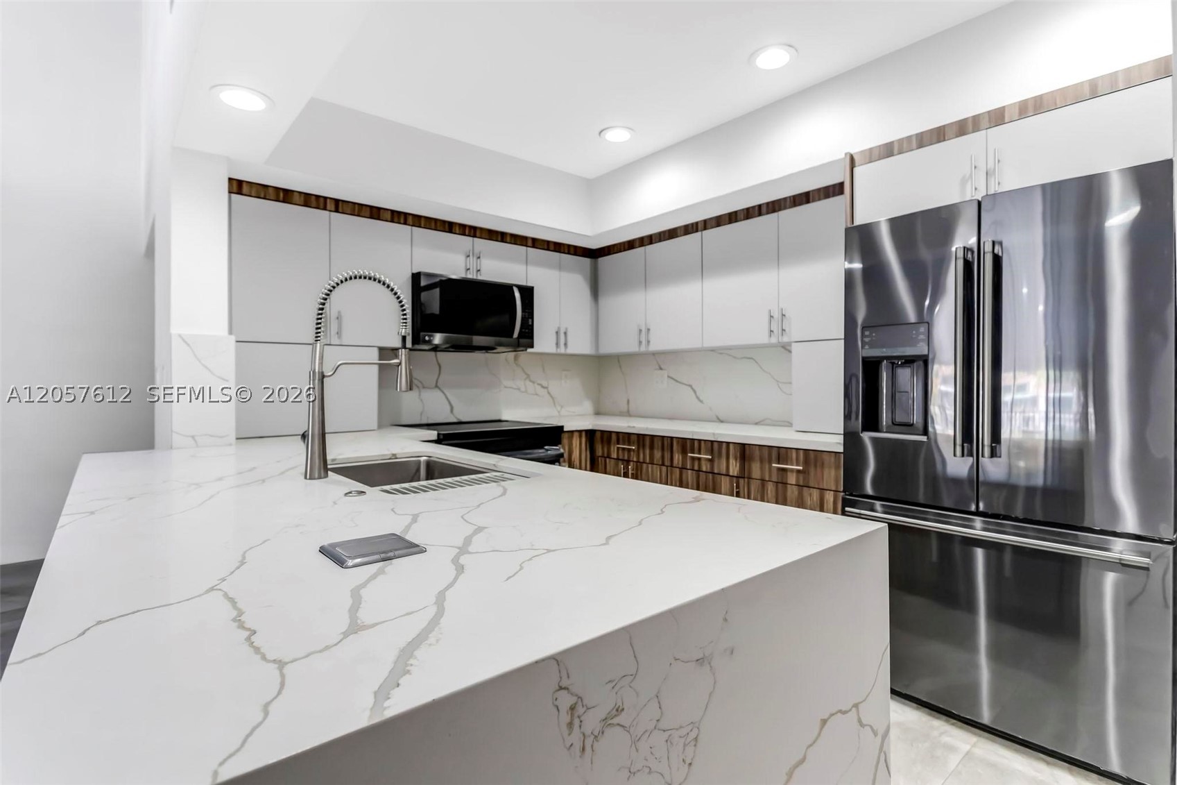 MIAMI LAKES - LAKE SANDRA - Residential