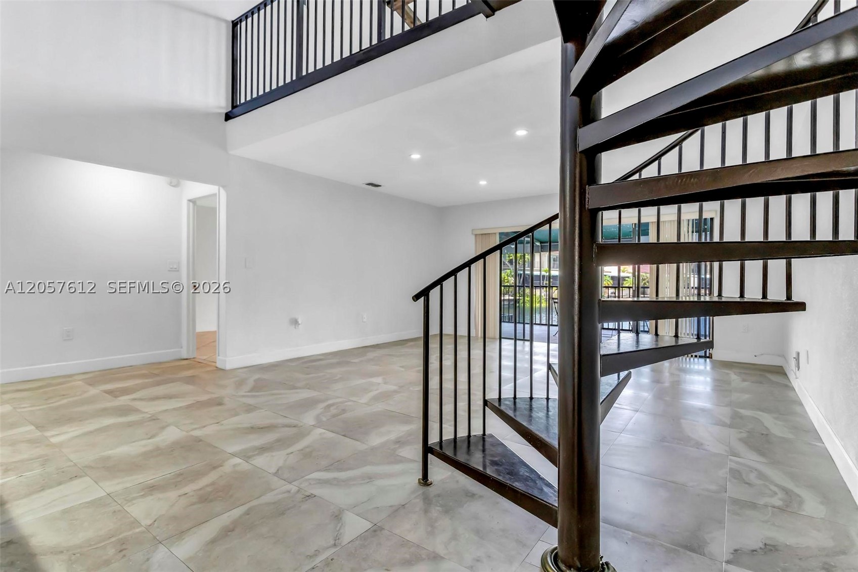 MIAMI LAKES - LAKE SANDRA - Residential
