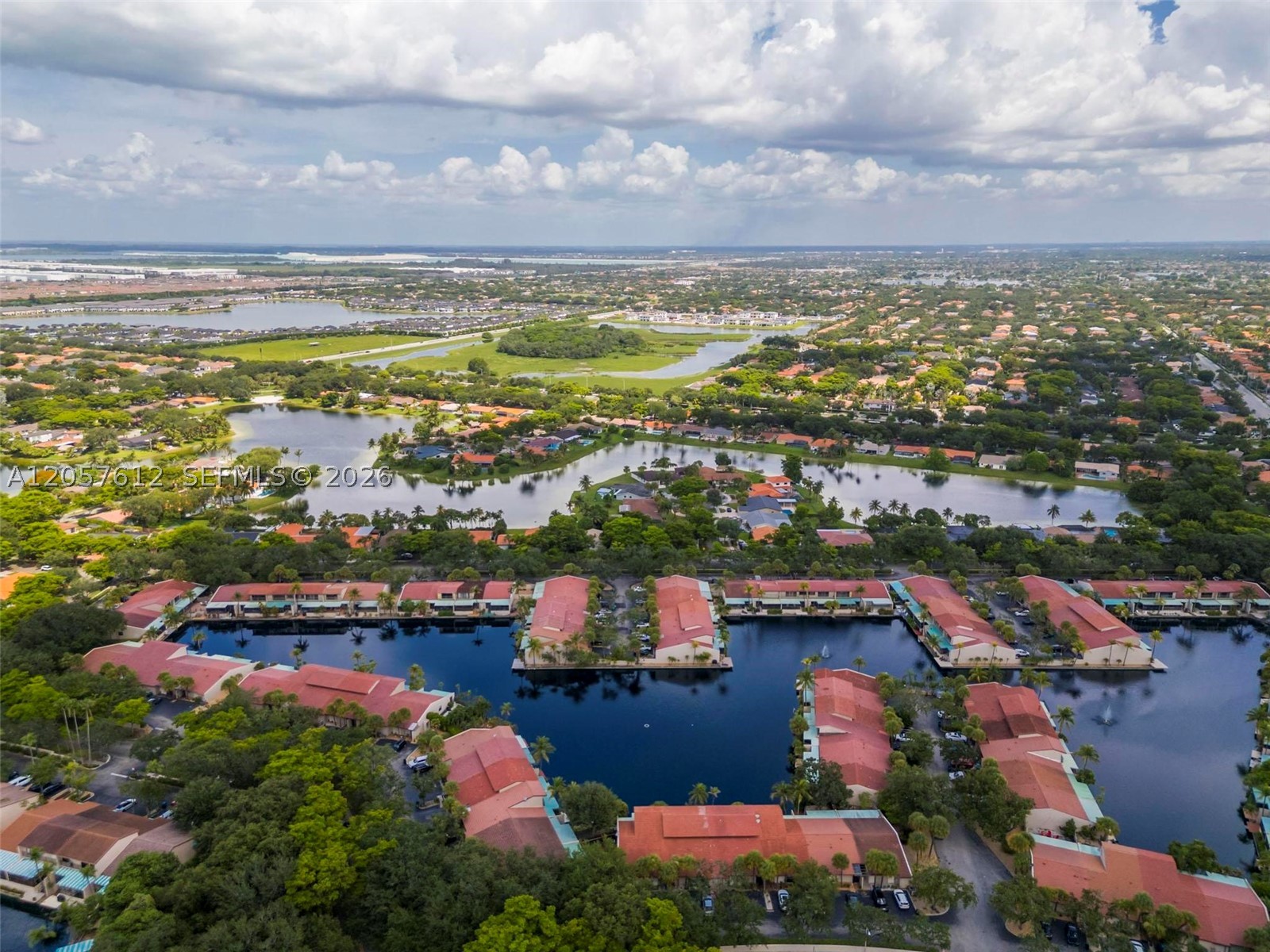 MIAMI LAKES - LAKE SANDRA - Residential