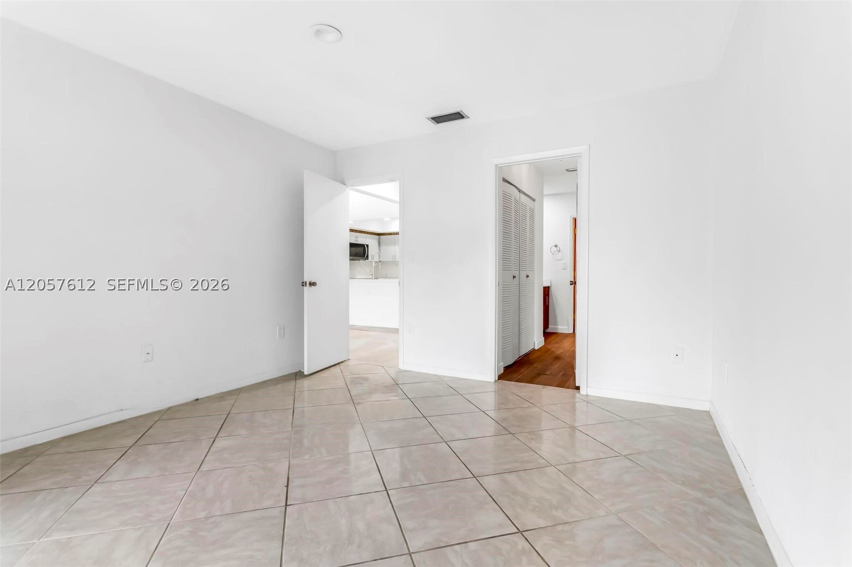 MIAMI LAKES - LAKE SANDRA - Residential