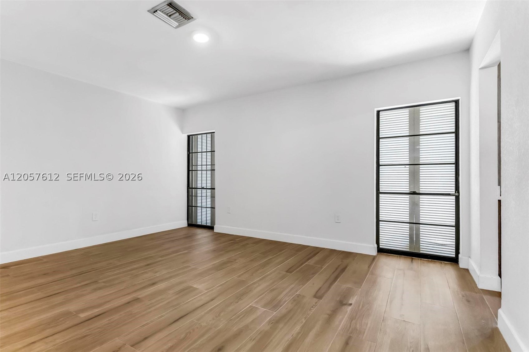 MIAMI LAKES - LAKE SANDRA - Residential
