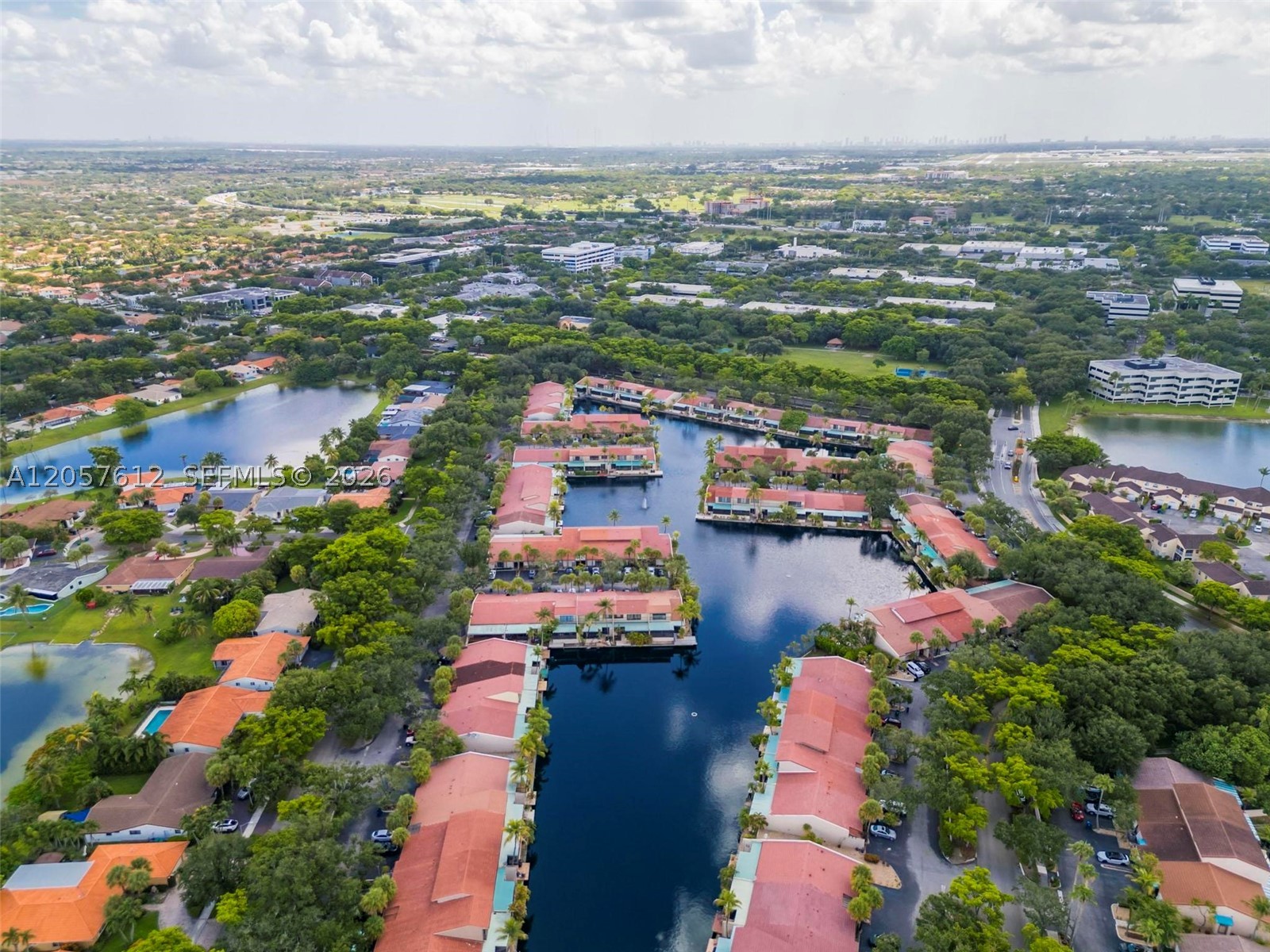 MIAMI LAKES - LAKE SANDRA - Residential