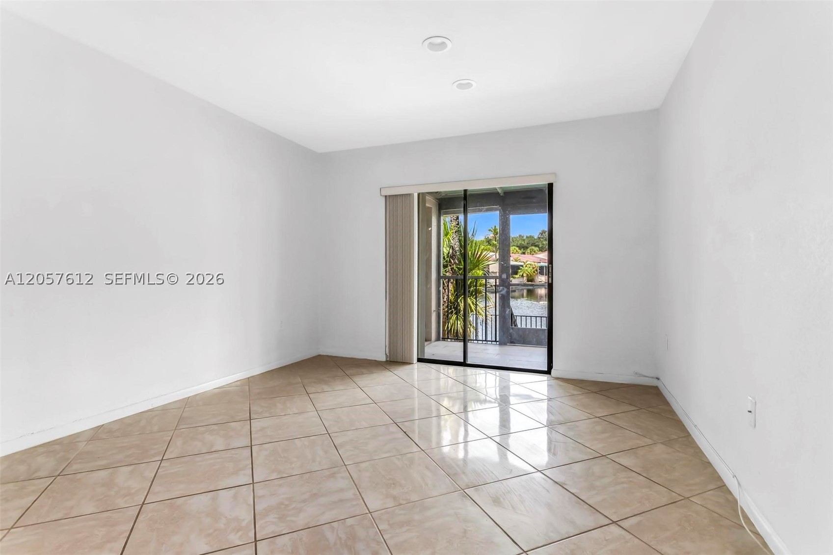 MIAMI LAKES - LAKE SANDRA - Residential
