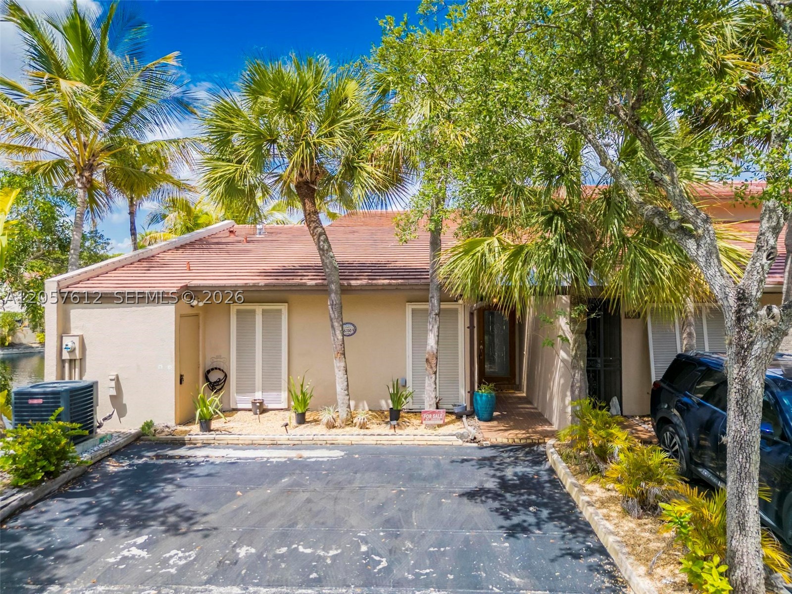 MIAMI LAKES - LAKE SANDRA - Residential