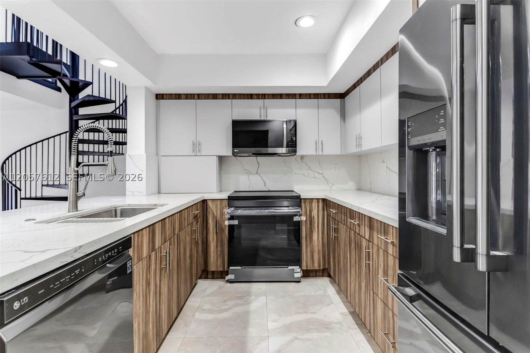 MIAMI LAKES - LAKE SANDRA - Residential