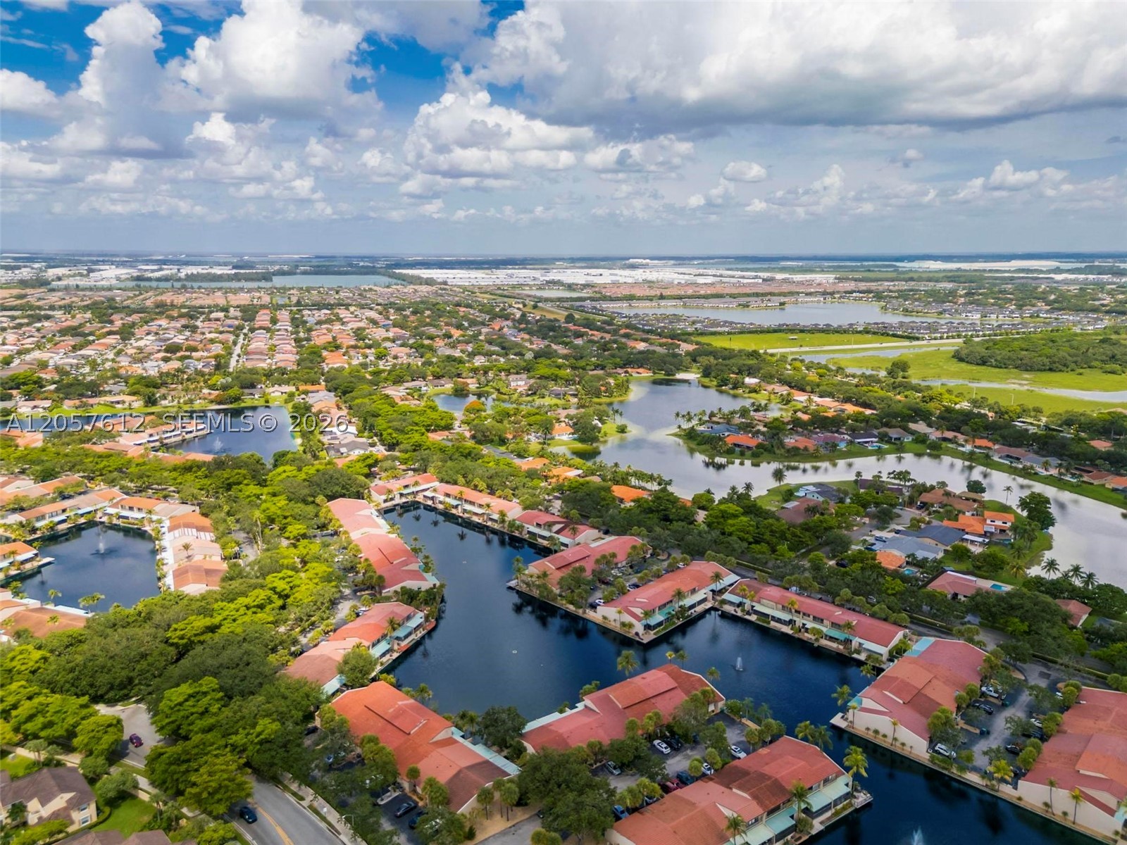 MIAMI LAKES - LAKE SANDRA - Residential
