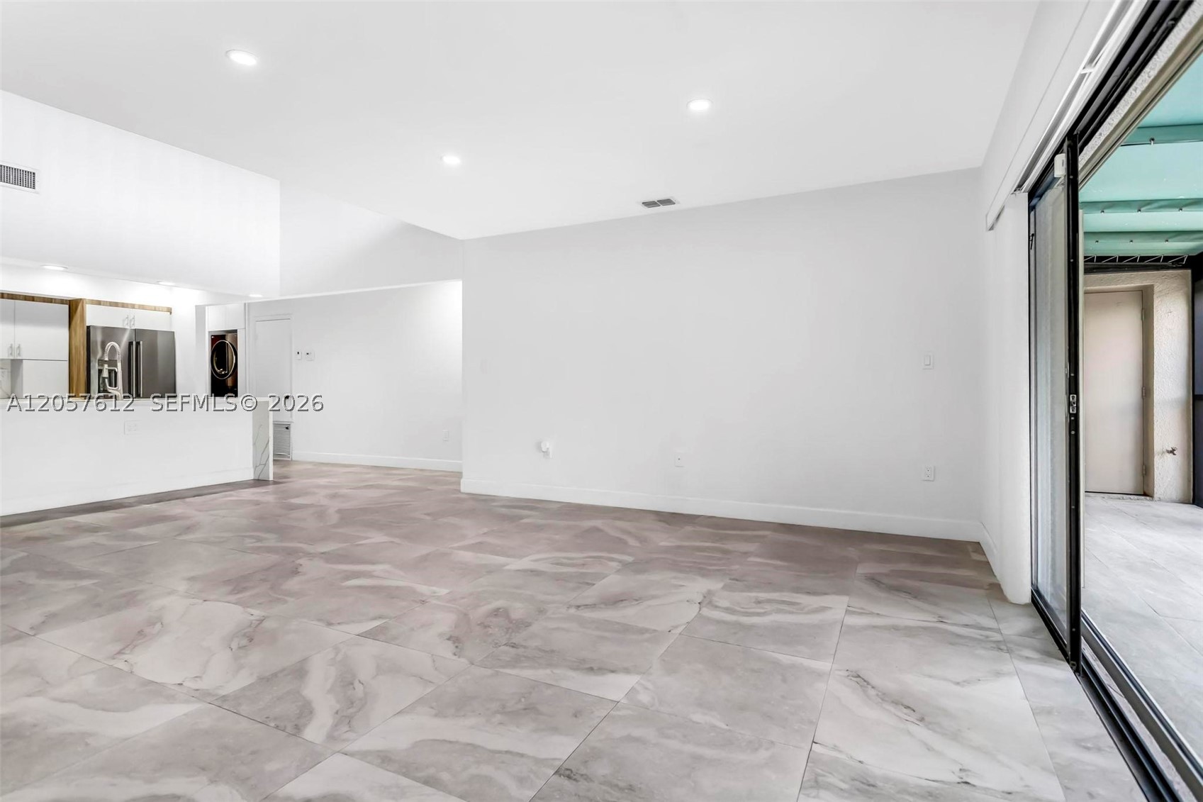 MIAMI LAKES - LAKE SANDRA - Residential