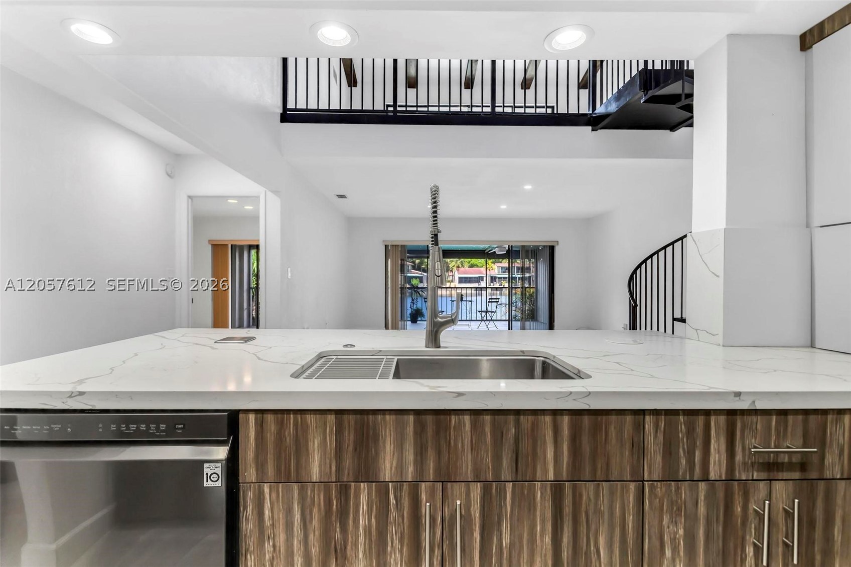 MIAMI LAKES - LAKE SANDRA - Residential
