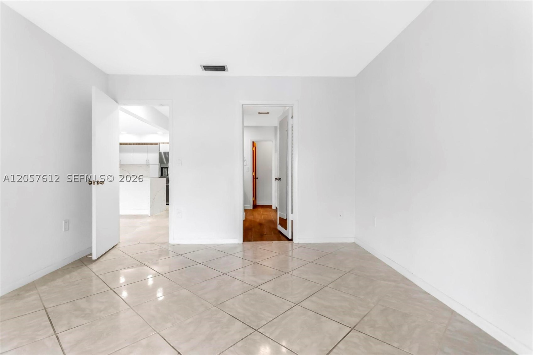 MIAMI LAKES - LAKE SANDRA - Residential