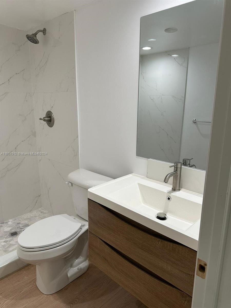 SHERWOOD SQUARE CONDOMINI - Residential Lease