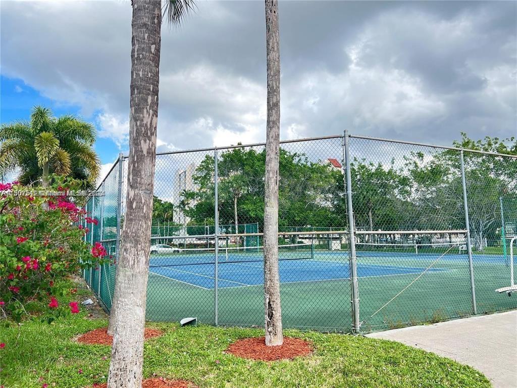 SHERWOOD SQUARE CONDOMINI - Residential Lease