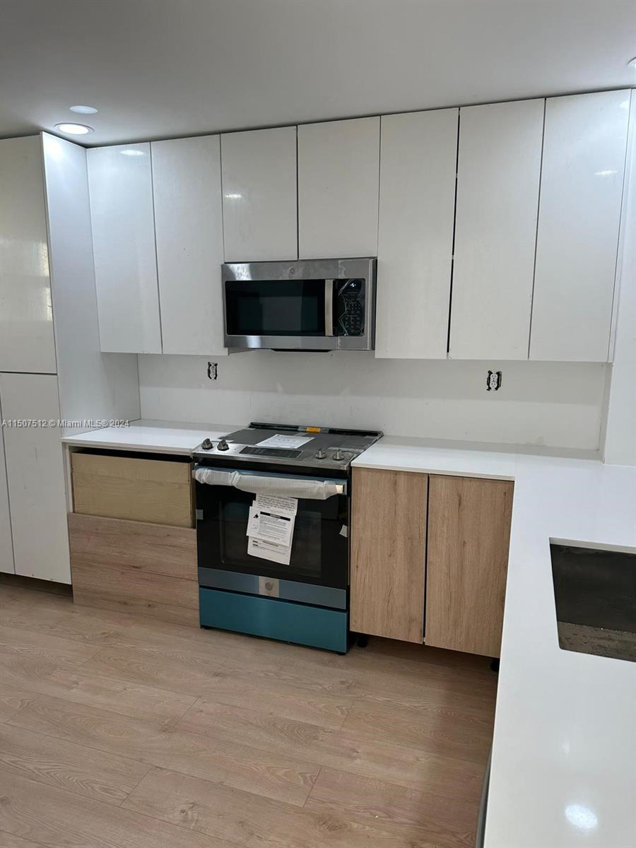 SHERWOOD SQUARE CONDOMINI - Residential Lease
