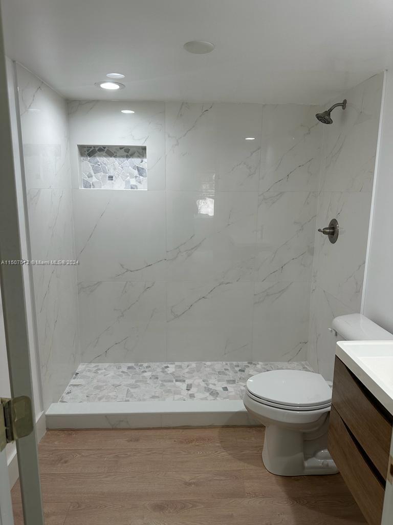 SHERWOOD SQUARE CONDOMINI - Residential Lease
