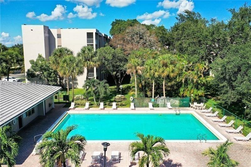 SHERWOOD SQUARE CONDOMINI - Residential Lease