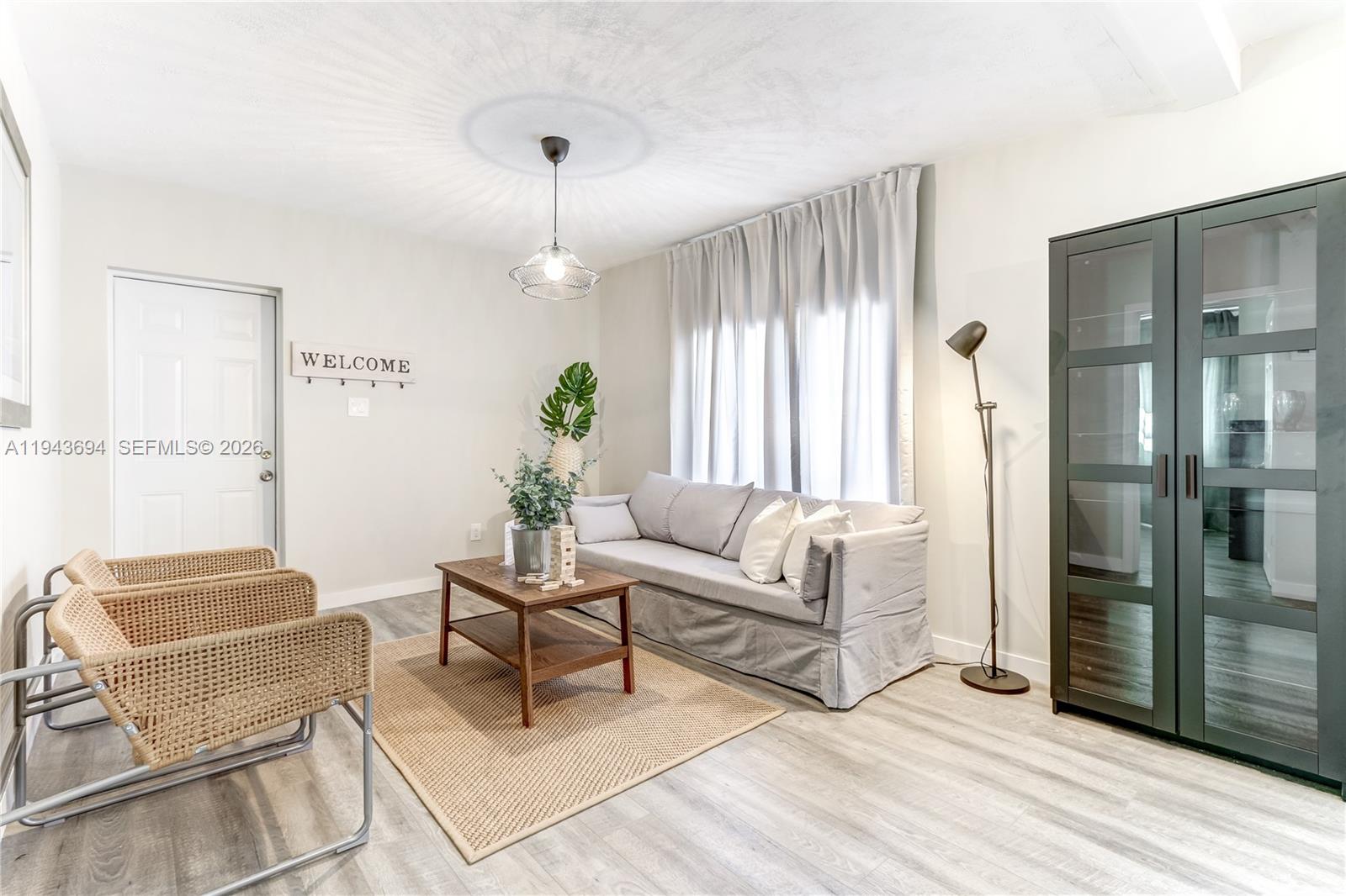 HOLLYWOOD LITTLE RANCHES - Residential Lease