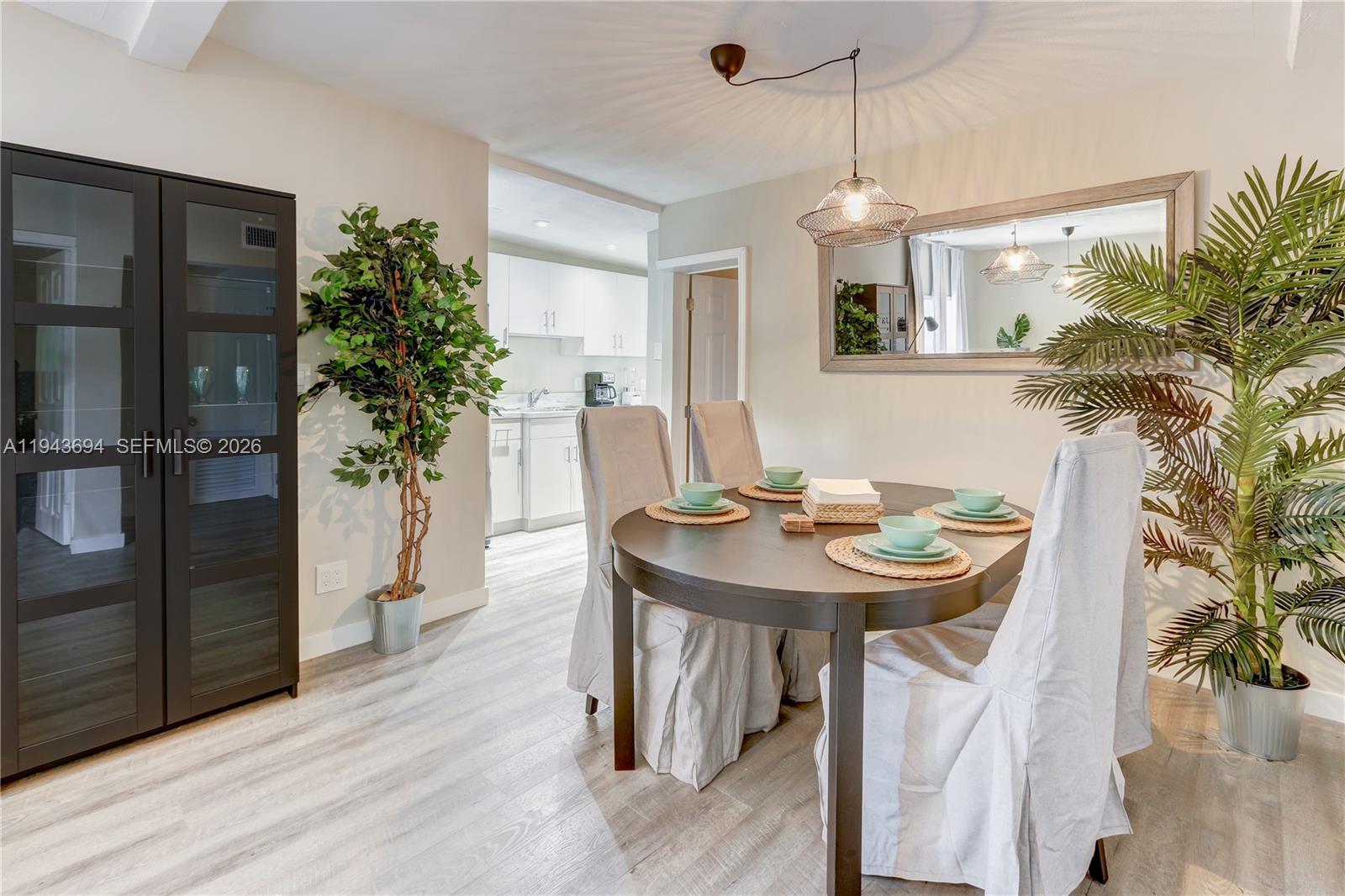 HOLLYWOOD LITTLE RANCHES - Residential Lease