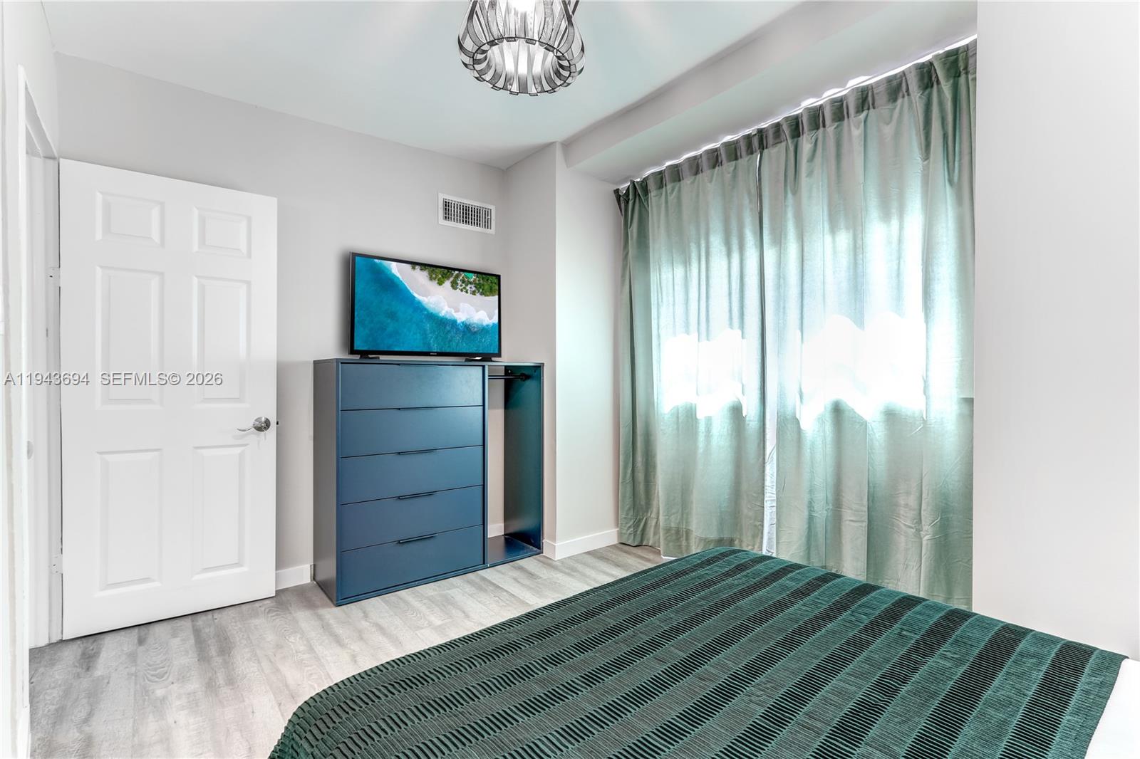 HOLLYWOOD LITTLE RANCHES - Residential Lease
