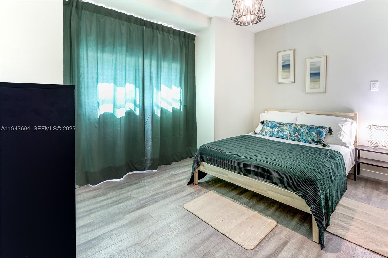 HOLLYWOOD LITTLE RANCHES - Residential Lease