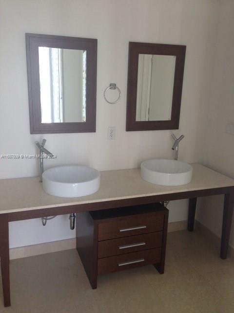 ICON BRICKELL II - Residential Lease