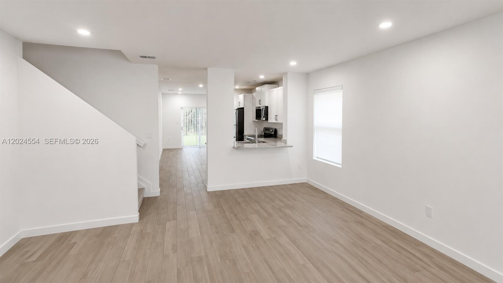 ROYAL HOMES WEST - Residential