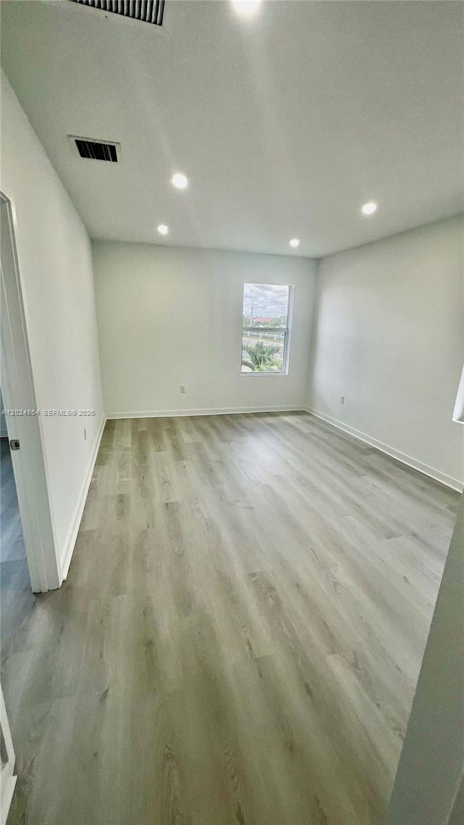 ROYAL HOMES WEST - Residential