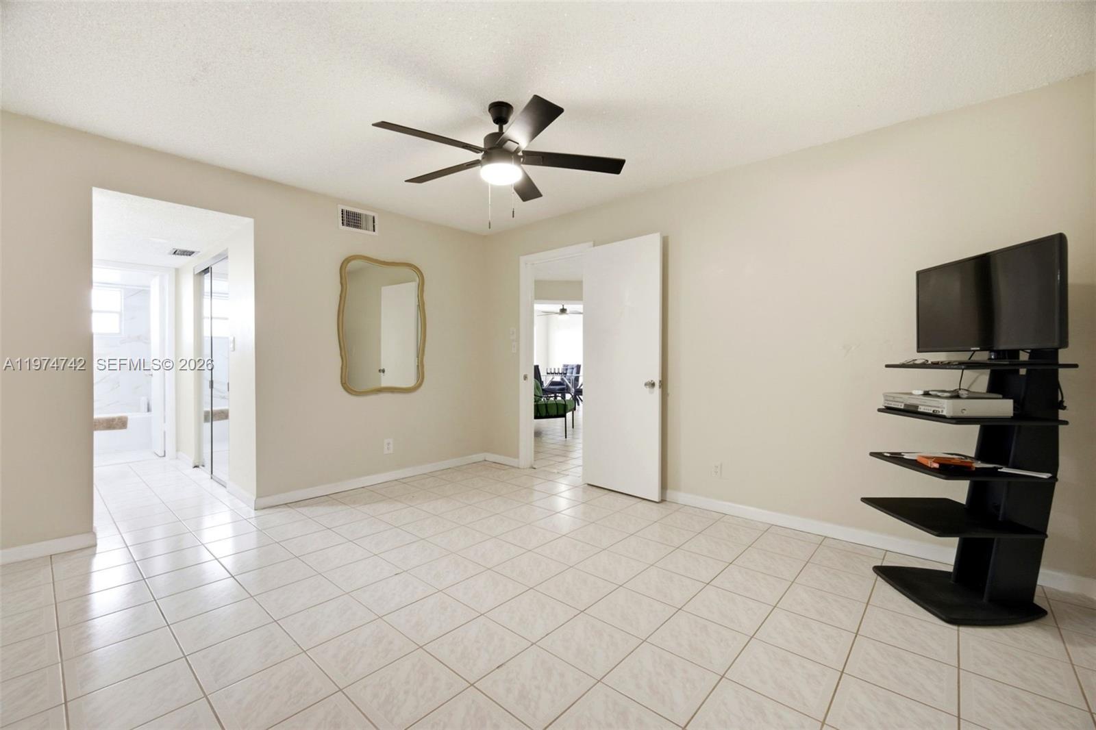 GARNET CONDO - Residential