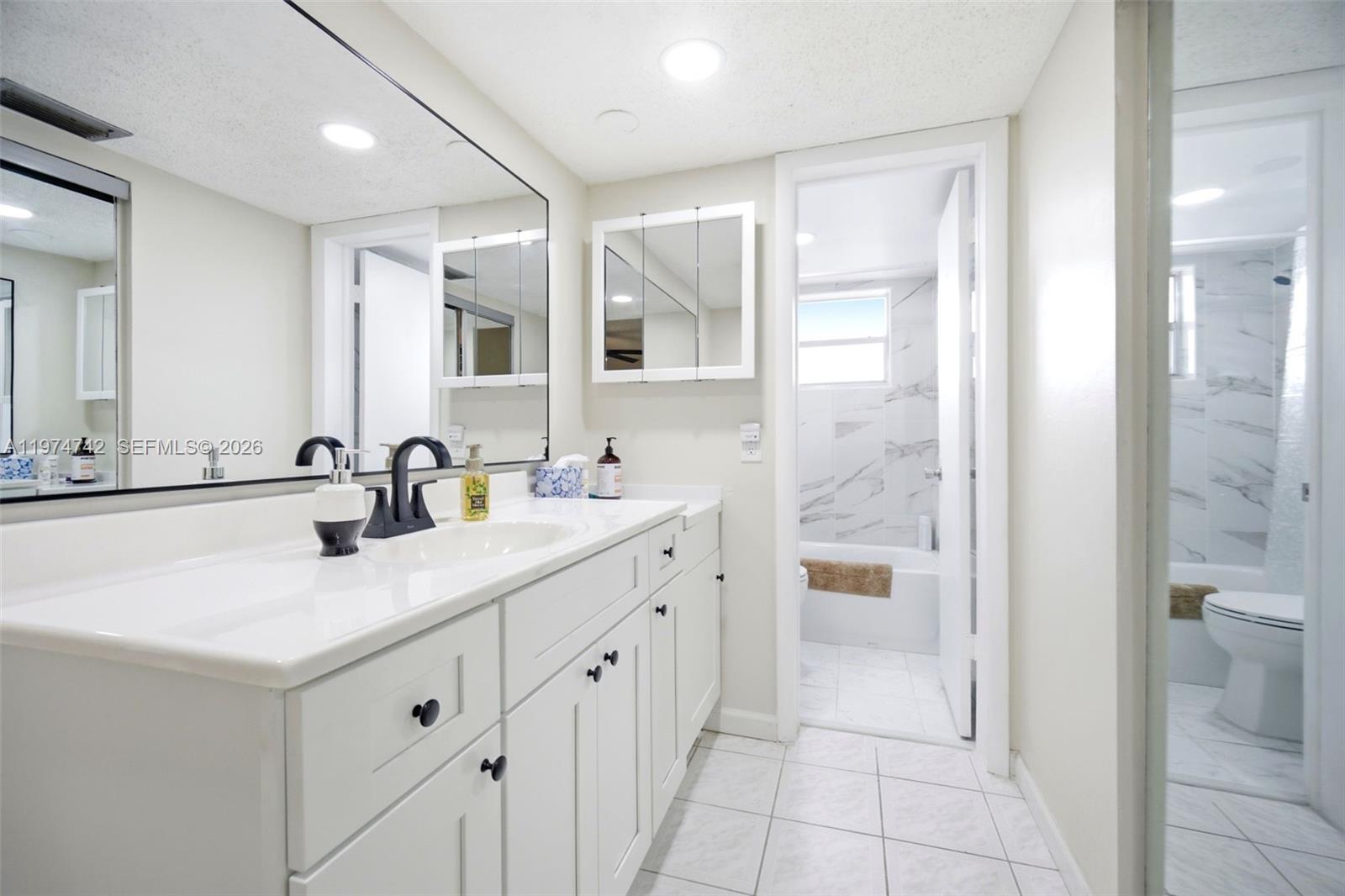 GARNET CONDO - Residential