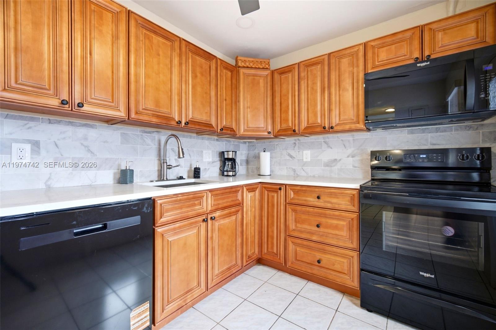 GARNET CONDO - Residential