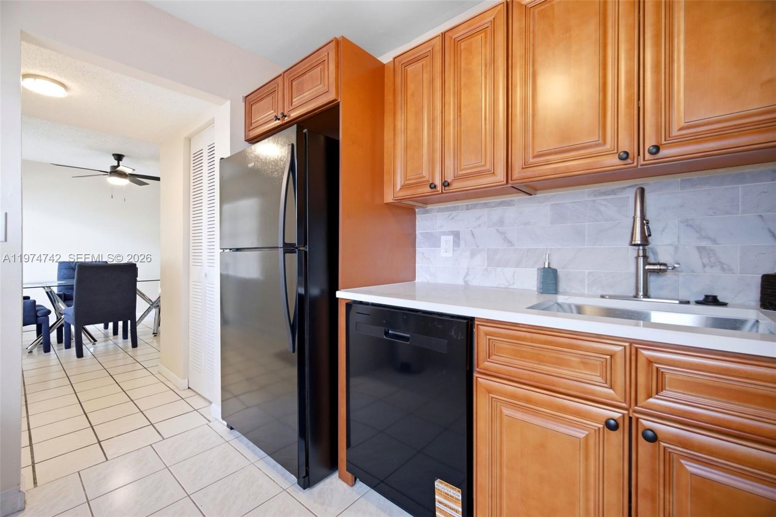 GARNET CONDO - Residential