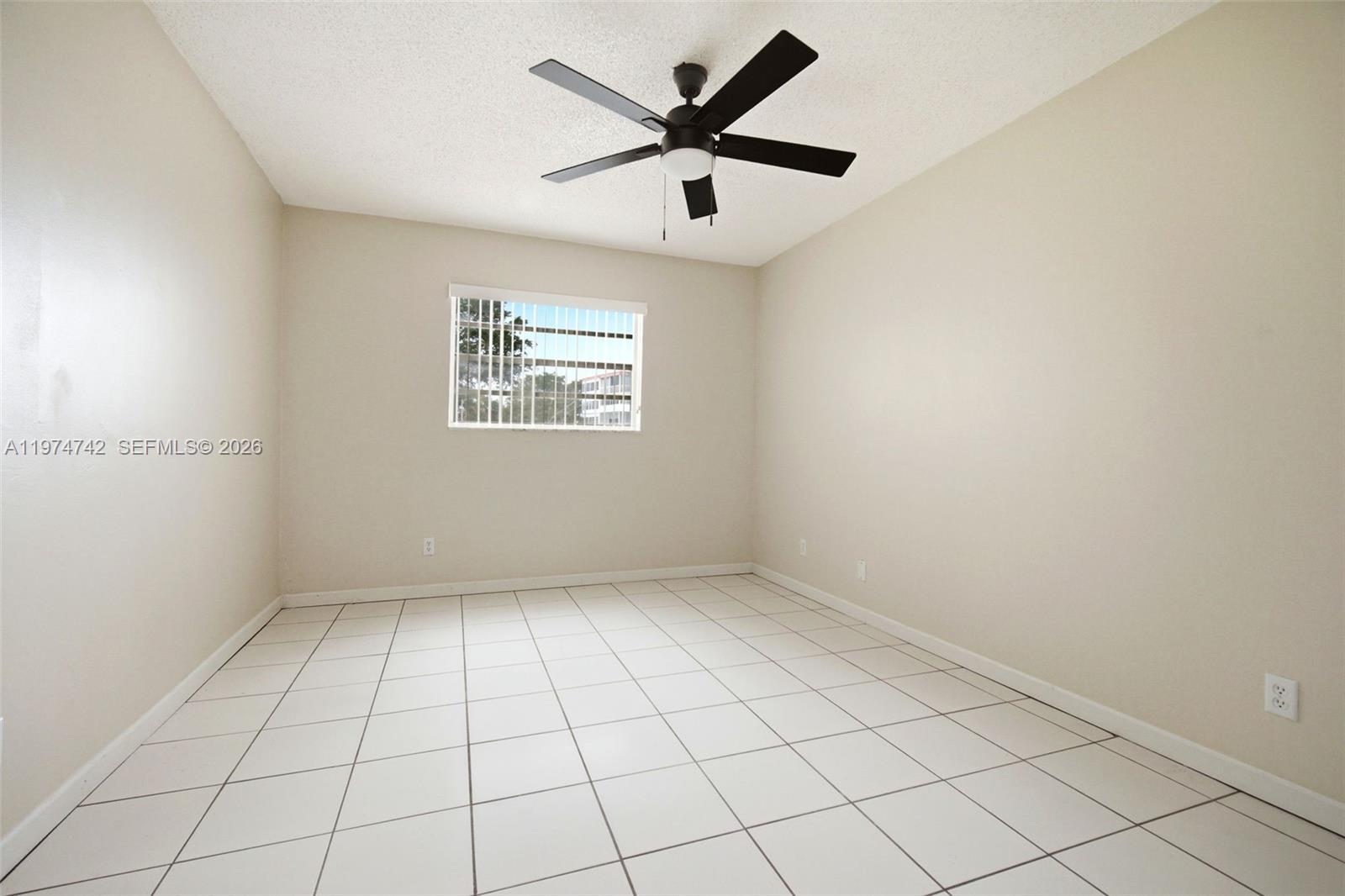 GARNET CONDO - Residential