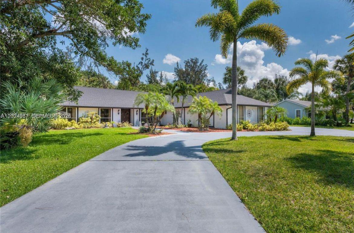 PINEWOOD OF WELLINGTON - Residential