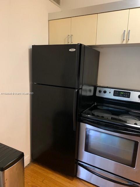 MERIDIAN DECO CONDO - Residential