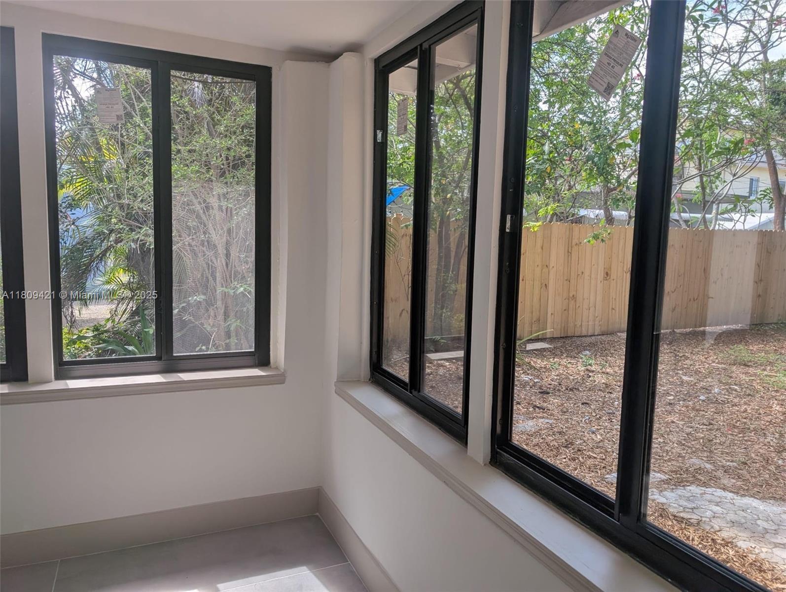 LAUDERDALE - Residential