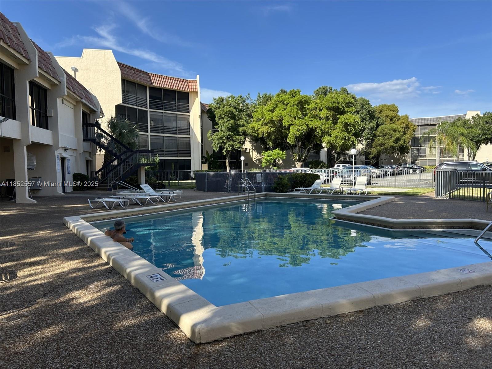 PLANTATION CLUB B CONDO - Residential