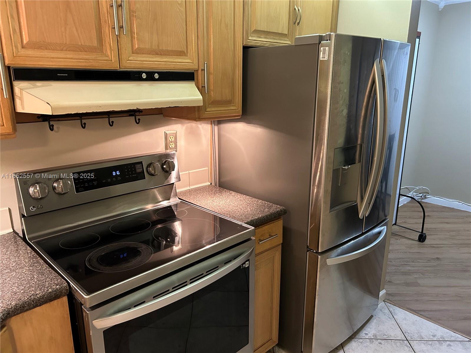 PLANTATION CLUB B CONDO - Residential