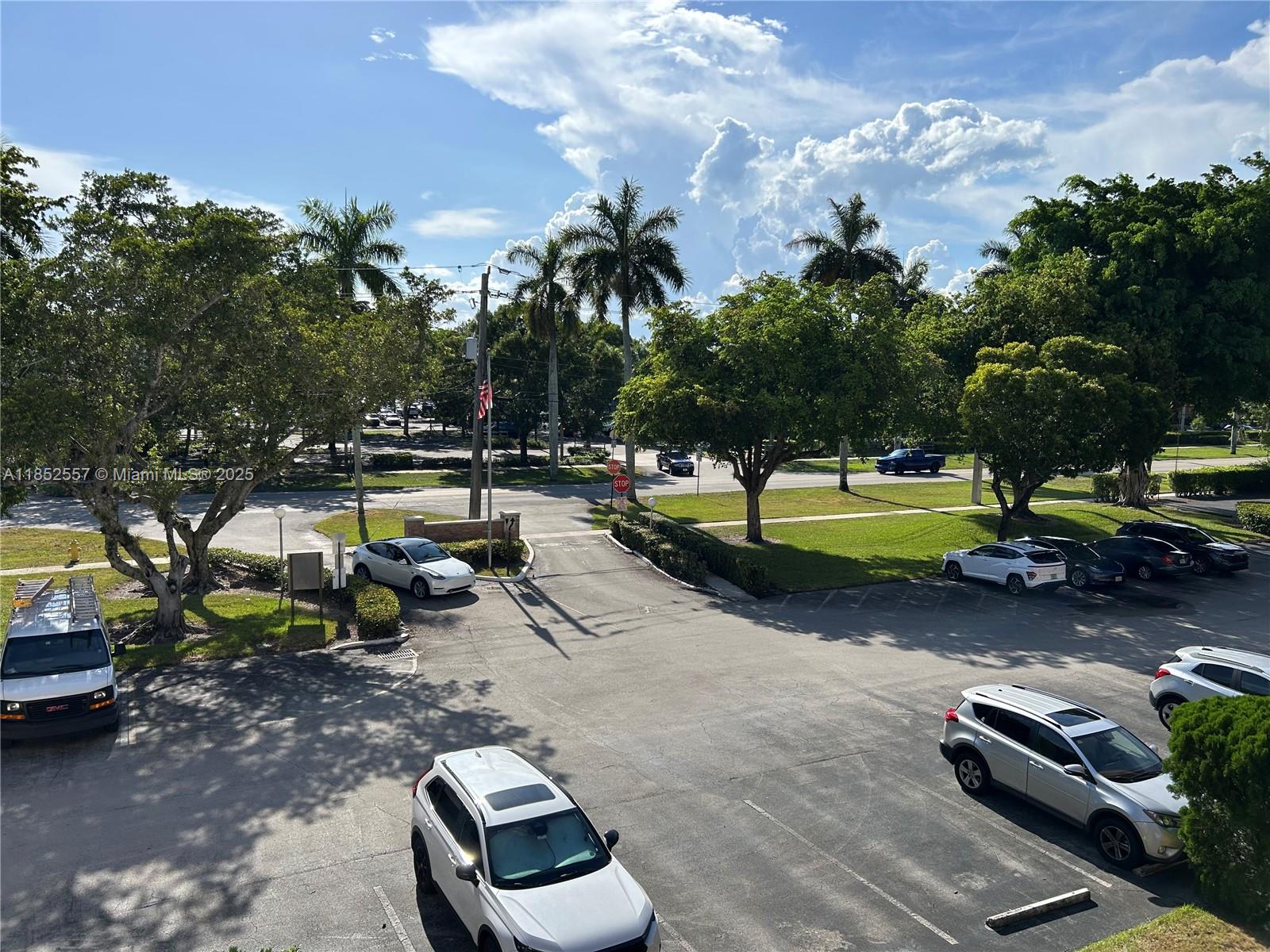 PLANTATION CLUB B CONDO - Residential