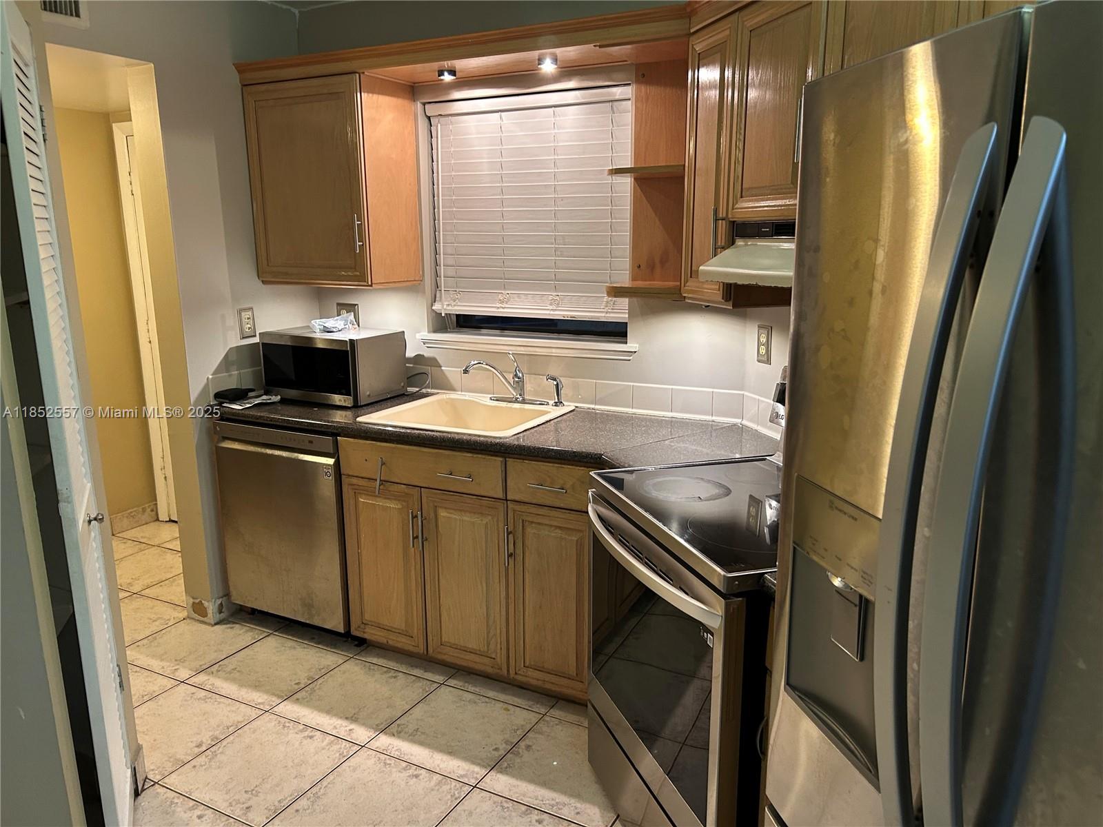 PLANTATION CLUB B CONDO - Residential