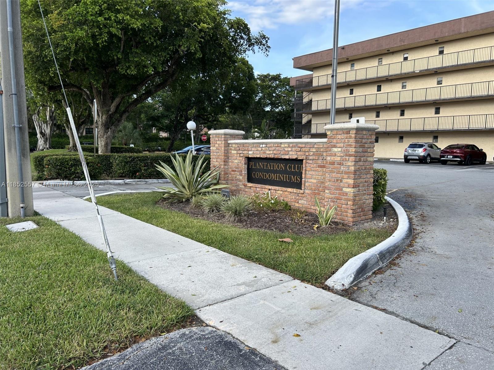 PLANTATION CLUB B CONDO - Residential