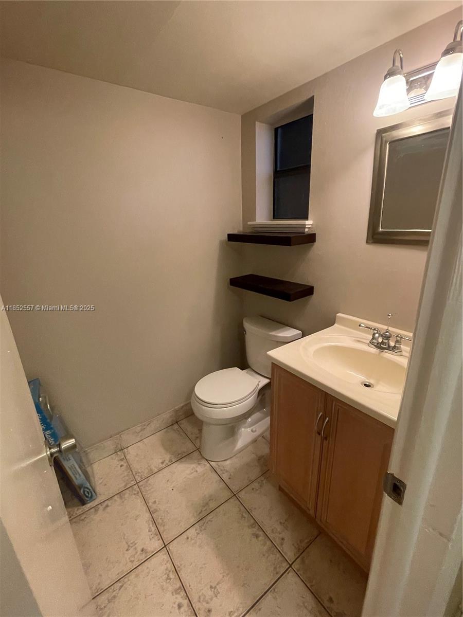 PLANTATION CLUB B CONDO - Residential