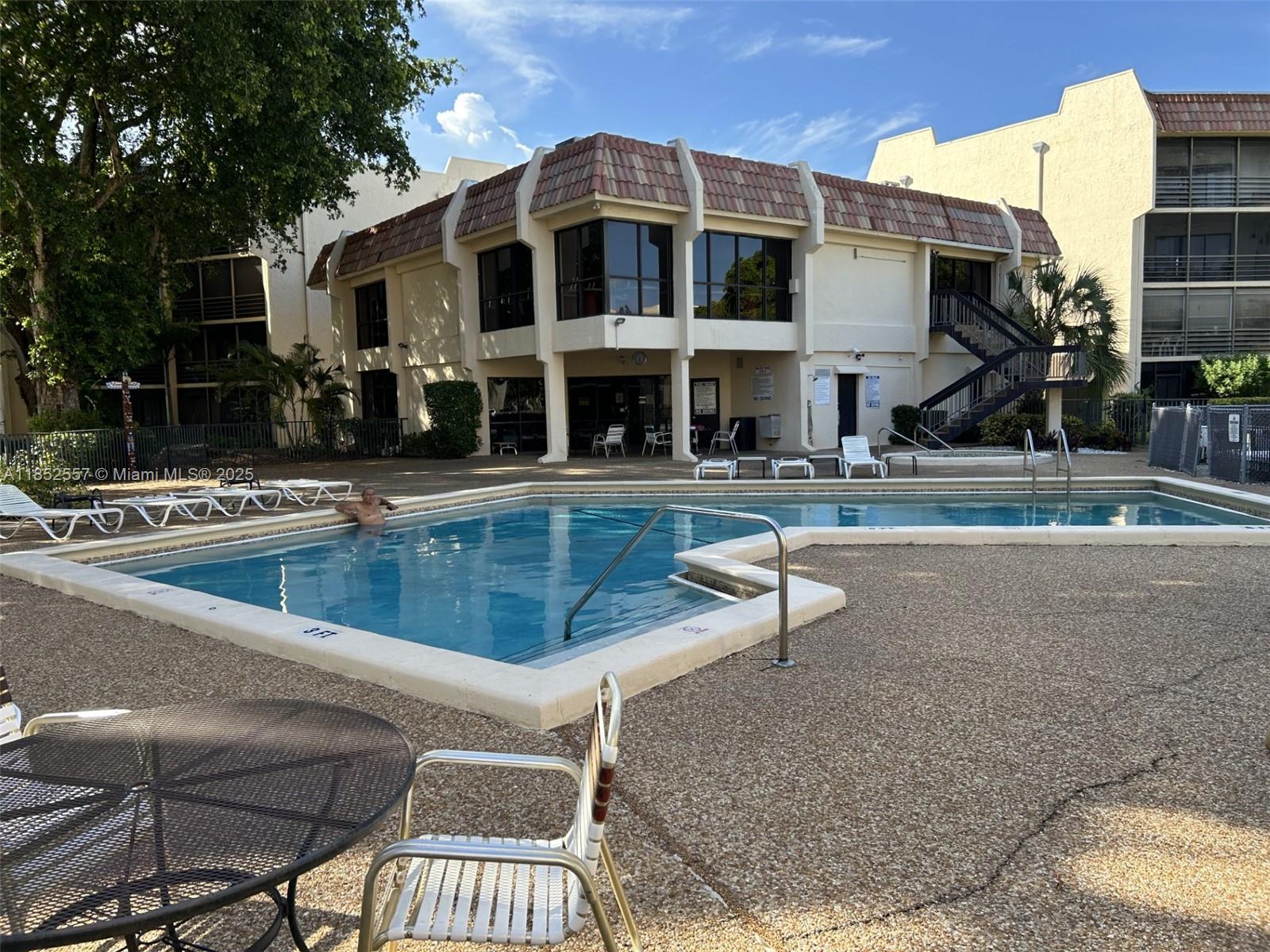 PLANTATION CLUB B CONDO - Residential