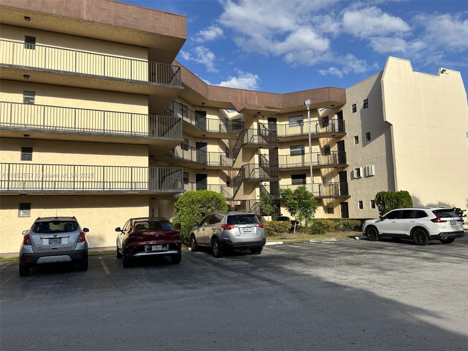 PLANTATION CLUB B CONDO - Residential