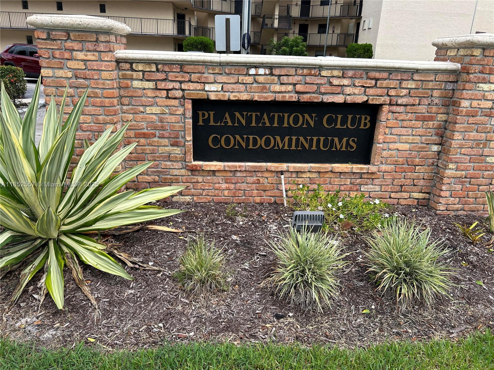 PLANTATION CLUB B CONDO - Residential