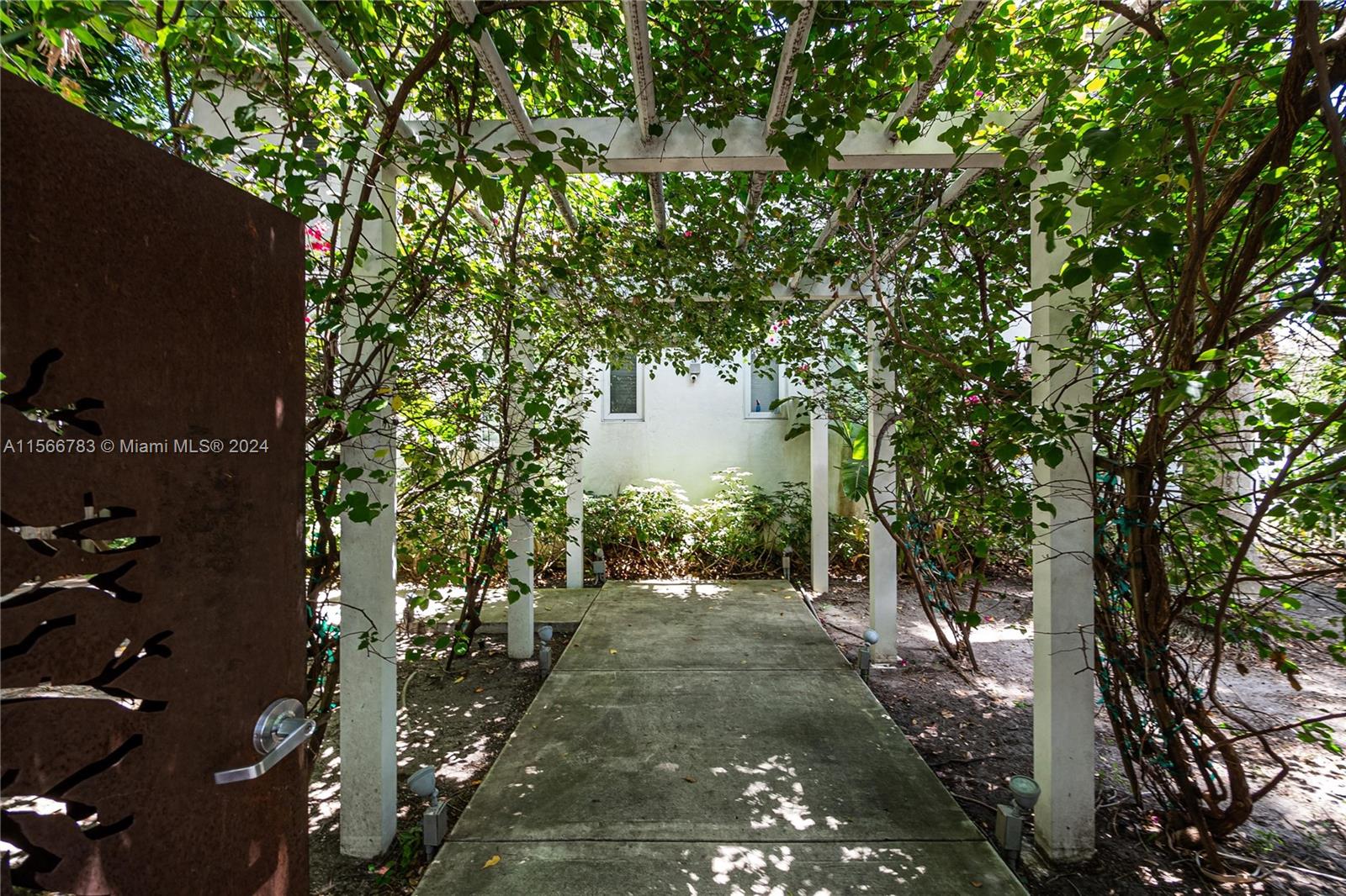 1419 WEST CONDO - Residential Lease